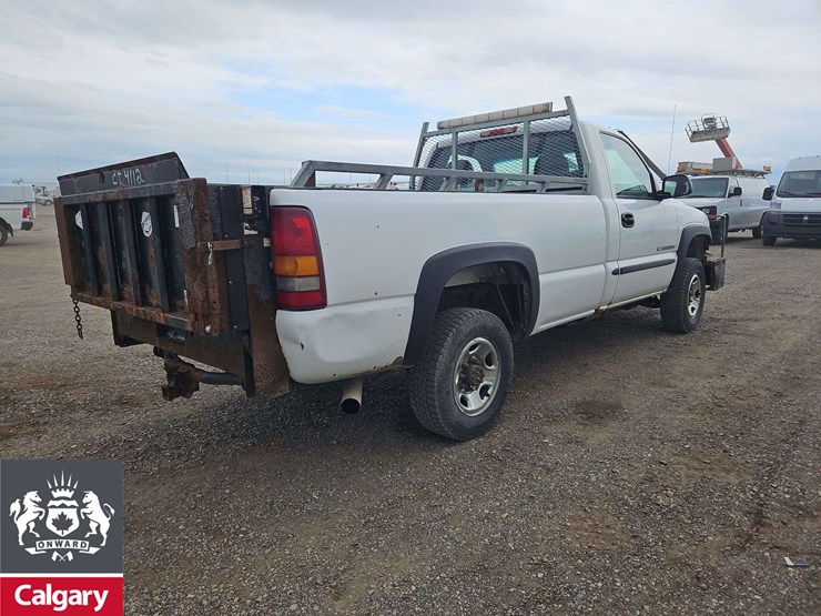 2003-gmc-sierra-2500hd-image-3