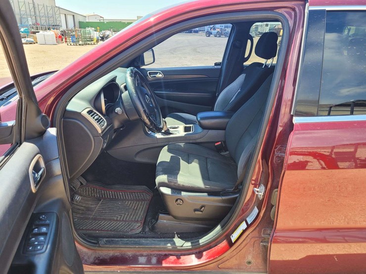 2016-jeep-grand-cherokee-laredo-image-8