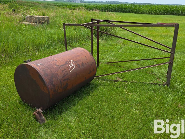 300-gallon-fuel-tank-&-stand-image-1