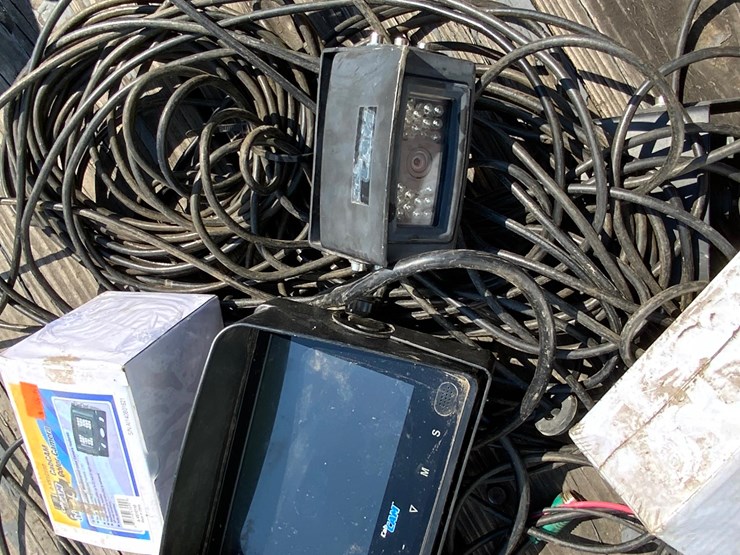 cab-cam-a-vc1c110-back-up-camera-image-12