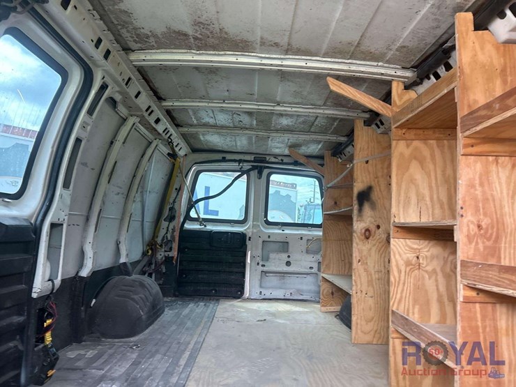 2017-chevrolet-express-2500-image-22