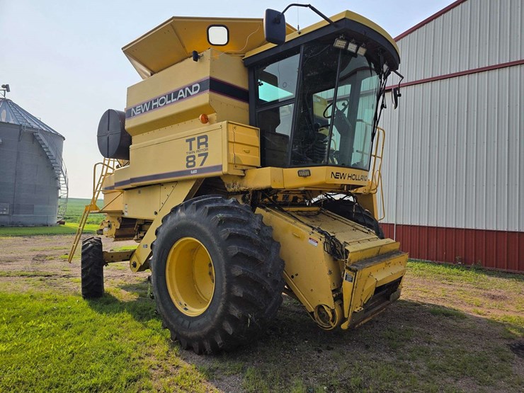 new-holland-tr87-image-2