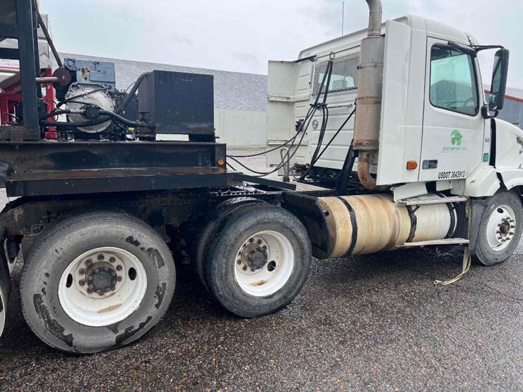 2006-volvo-vnl-image-5