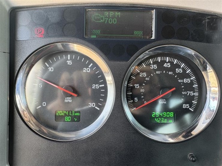 2012-kenworth-w900-image-33