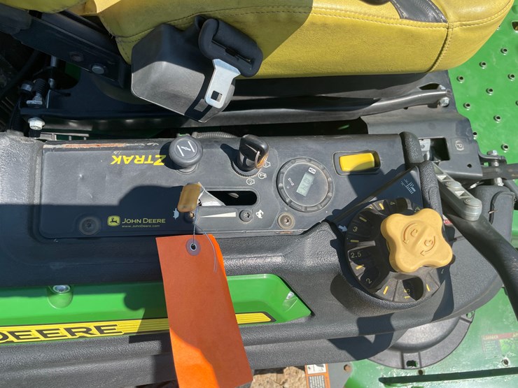 2022-john-deere-la-image-13