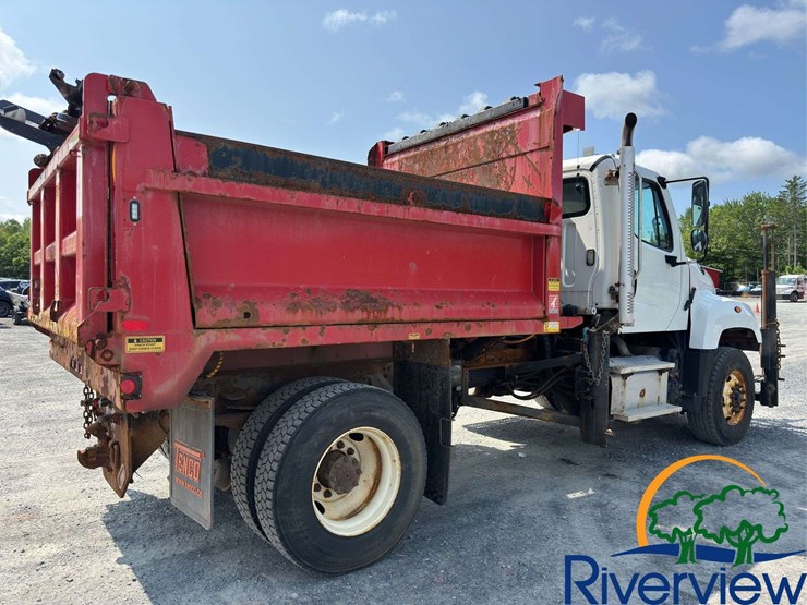 2017-freightliner-114sd-image-3