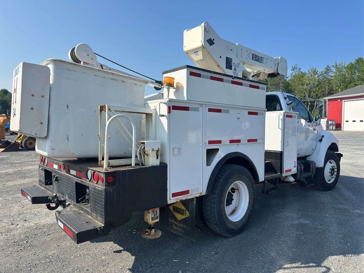 2000-ford-f-750-s/a-bucket-truck-with-versalift-boom-image-3