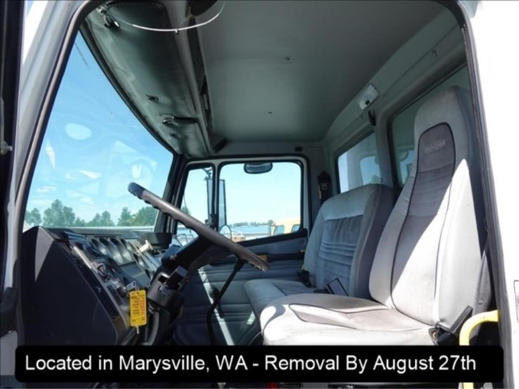 freightliner-fl70-image-15