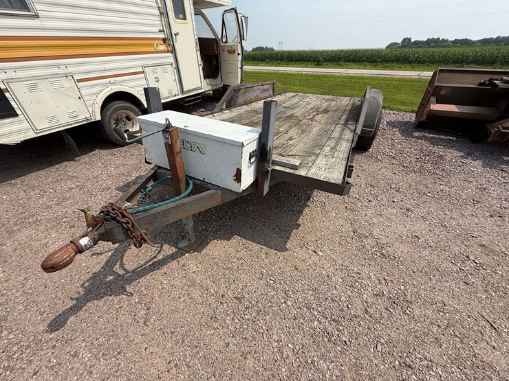 smaller-flatbed-trailer,-76”-x-16’-long,-tandem-axle,-toolbox-in-front,-215/60r15-tires,-*has-title-image-1