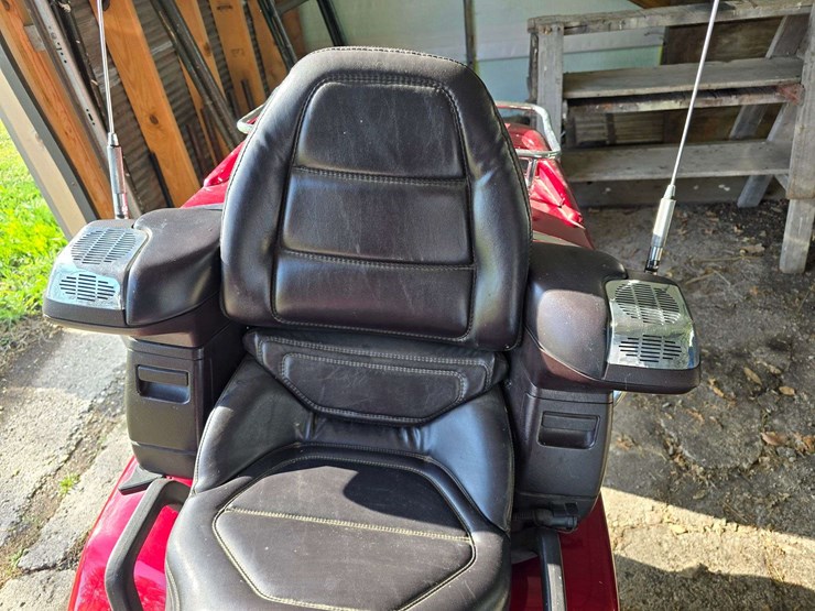 1996-honda-goldwing-gl1500se,-101,566-miles,-am/fm/tape,-air-ride,-new-front-and-rear-tires,-works-a-image-16