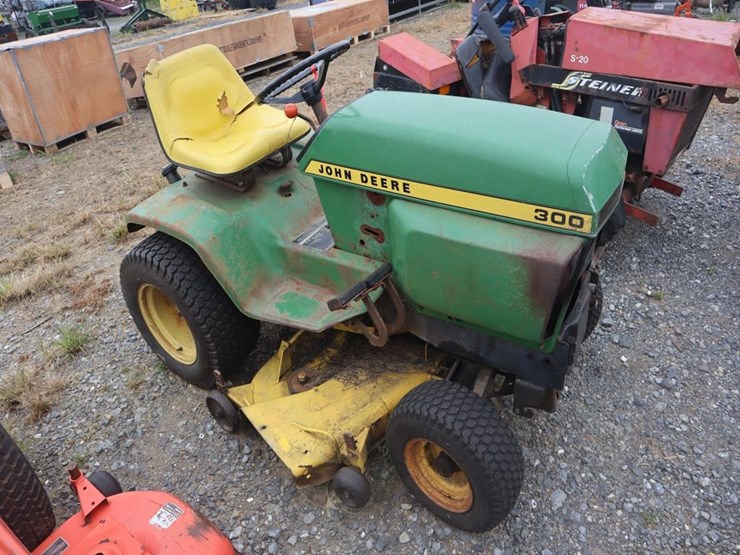 john-deere-300-image-1