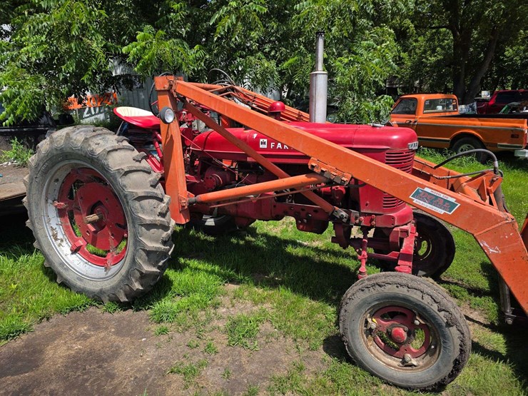 farmall-h-with-dual-loader,-wide-front,-6.00-16-fronts,-13.6-38-rears,-540-pto-with-loader-pump,-whe-image-23