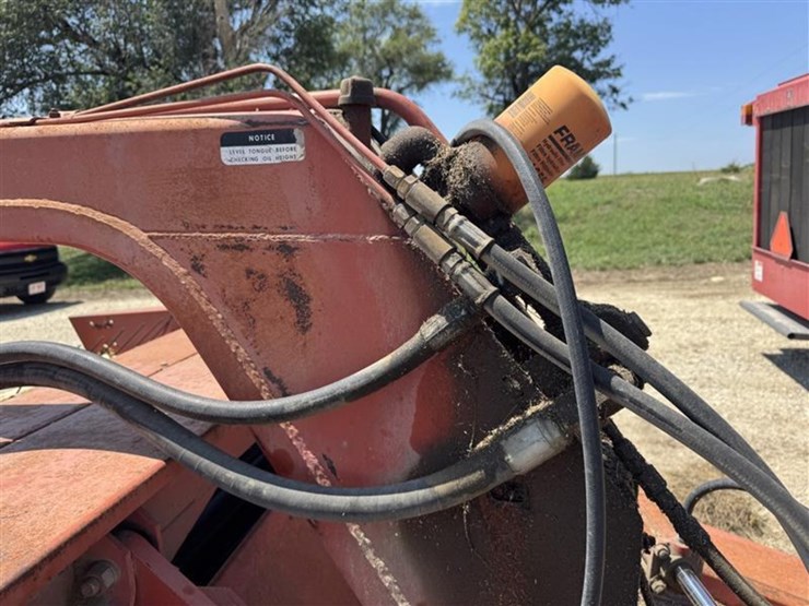 hesston-1010-image-11