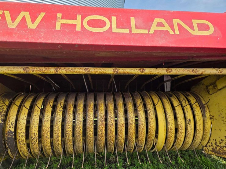 new-holland-275-image-7
