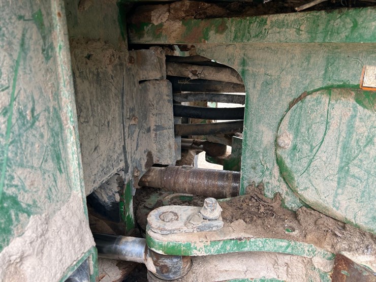 2019-deere-843l-image-21