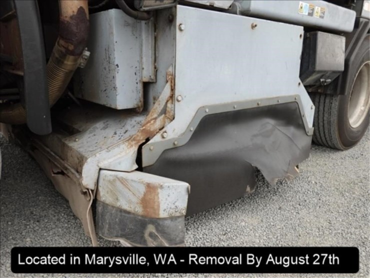 2002-gmc-t7500-image-31