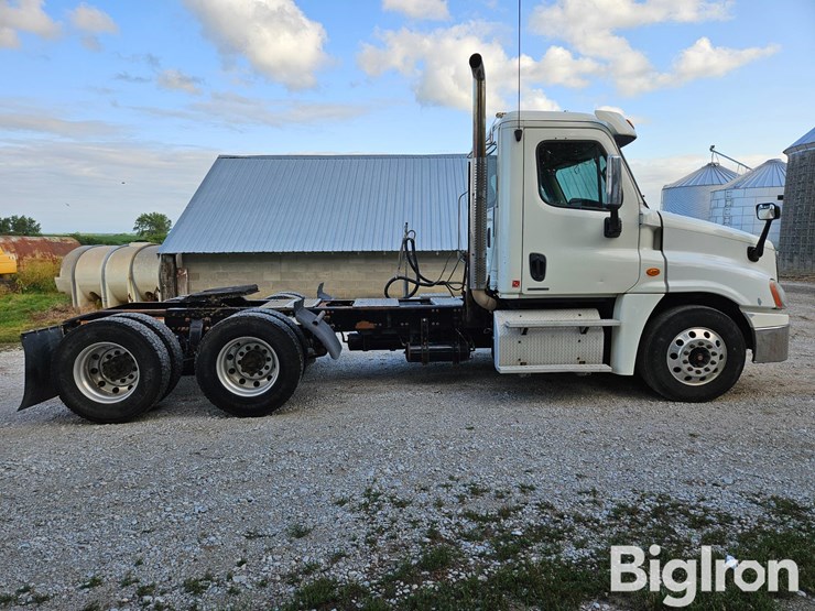 2012-freightliner-cascadia-125-image-4