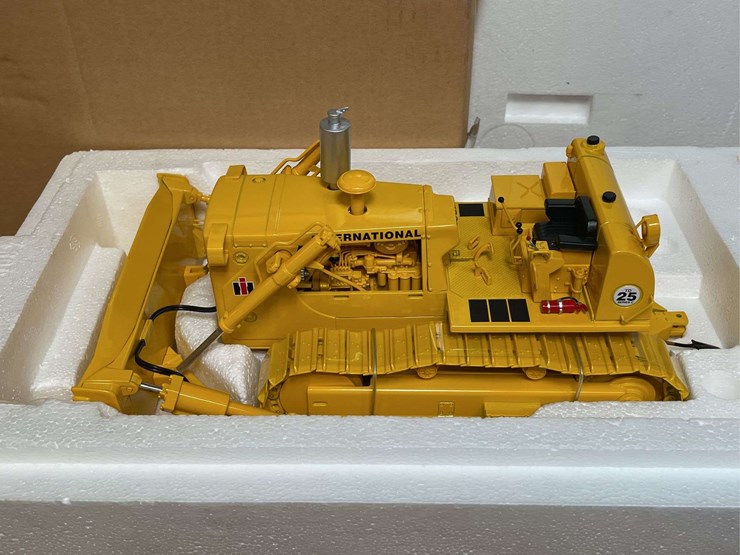 1/25-ih-td25-crawler-w/sheep's-foot-nib-1st-gear-image-3