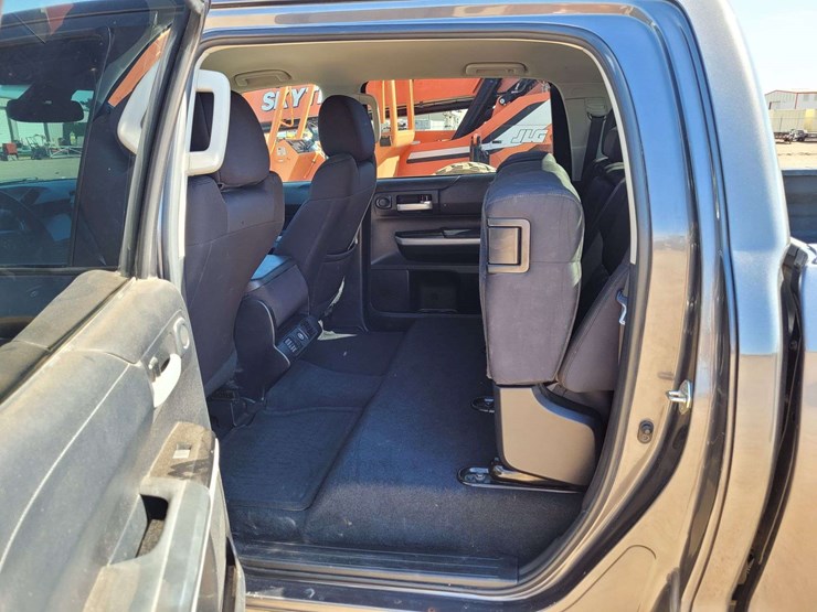 2019-toyota-tundra-sr5-image-6