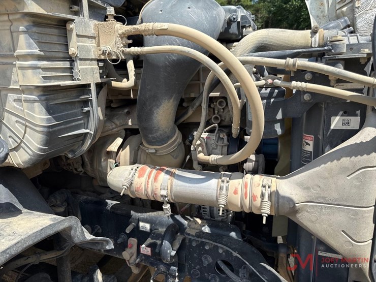 2020-freightliner-day-cab-truck-tractor-image-15