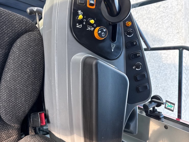 2012-massey-ferguson-9540-image-22