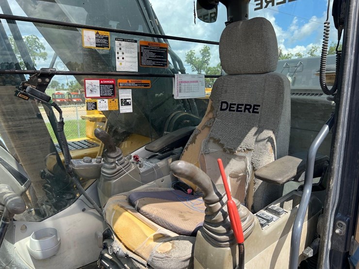 2012-deere-350g-lc-image-36