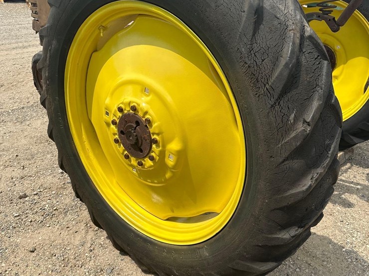 john-deere-b-image-10