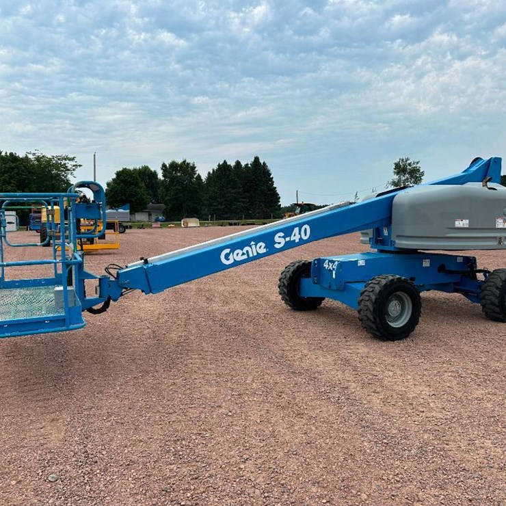 2016 GENIE S40