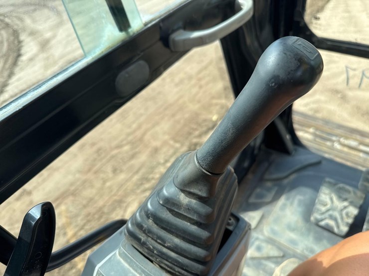 2018-caterpillar-326fl-image-38