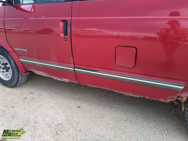 1998-gmc-safari-image-33