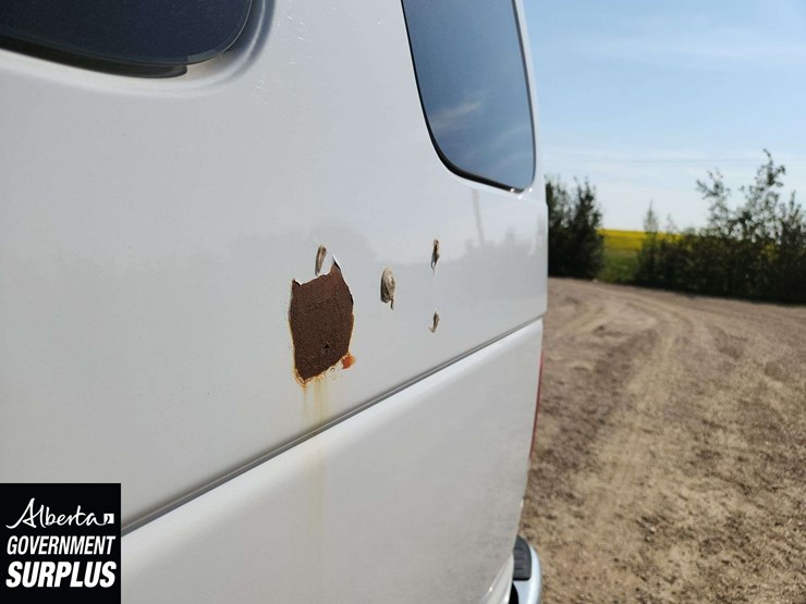2013-ford-cargo-image-32