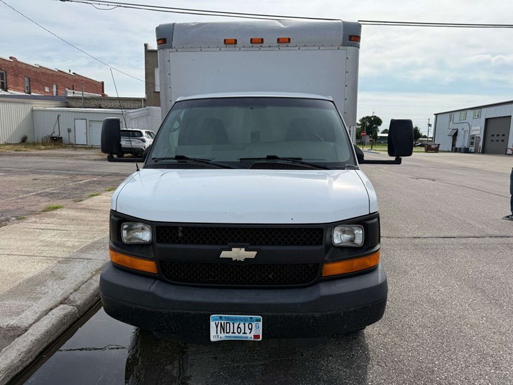 2009-chevrolet-express-3500-image-4