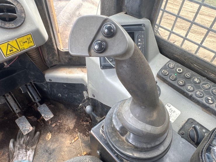 2016-caterpillar-553c-image-25