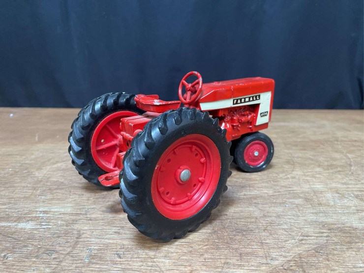 1/16-farmall-404-ertl-image-6