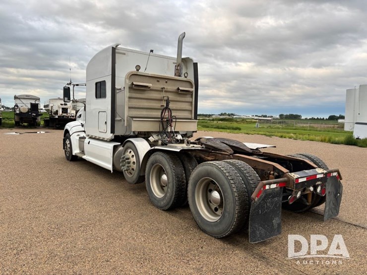 2012-peterbilt-386-image-12