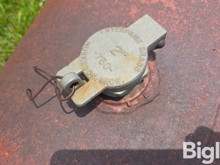 300-gallon-fuel-tank-&-stand-image-11