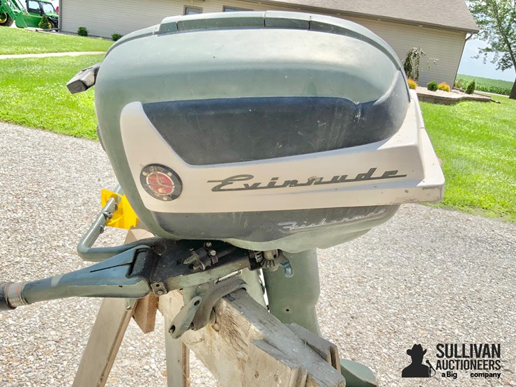 1957-evinrude-fisherman-5.5-outboard-motor-image-8