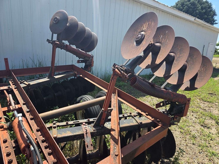 ih-470-tandem-disk,-manual-fold-wings,-9.5l-14-tires-on-6-bolt-rims,-hydraulic-lift,-rear-hitch,-dis-image-14