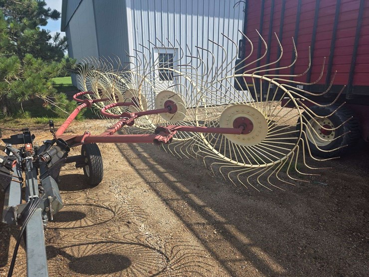 10-wheel-pull-type-wheel-rake,-hydraulic-lift,-brand:-omi-agc,-14”-tires-on-4-bolt-rims-image-5