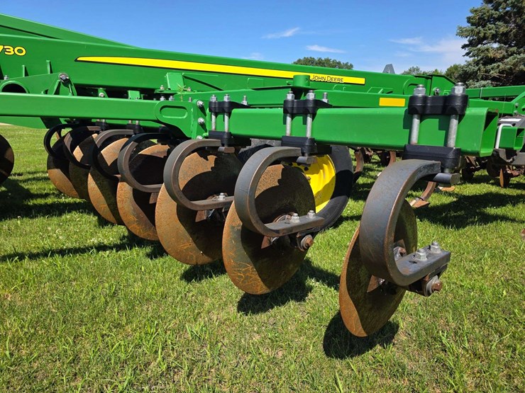 2016-john-deere-18-image-32