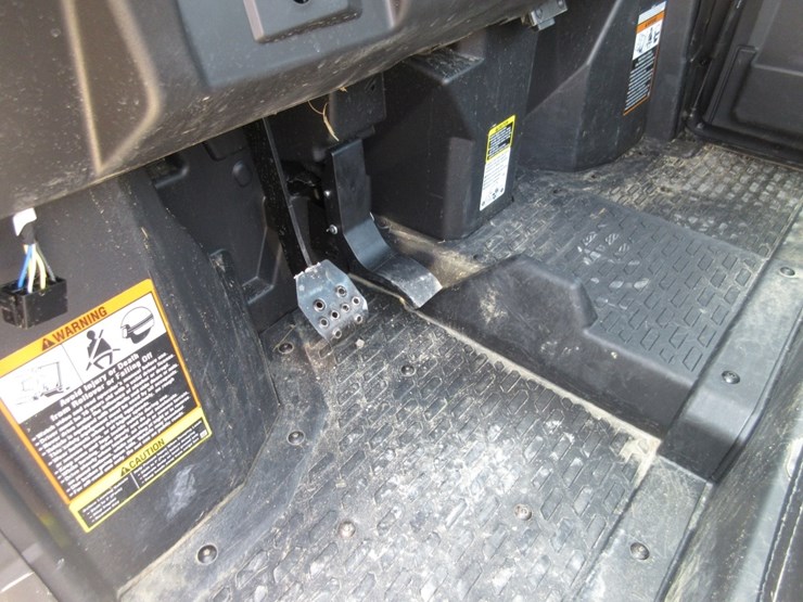 2021-john-deere-xuv835m-image-12