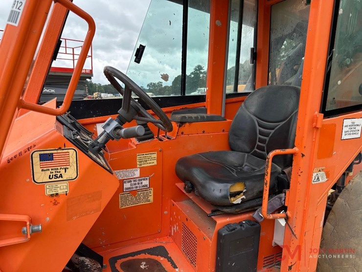 2016-jlg-8042-image-14