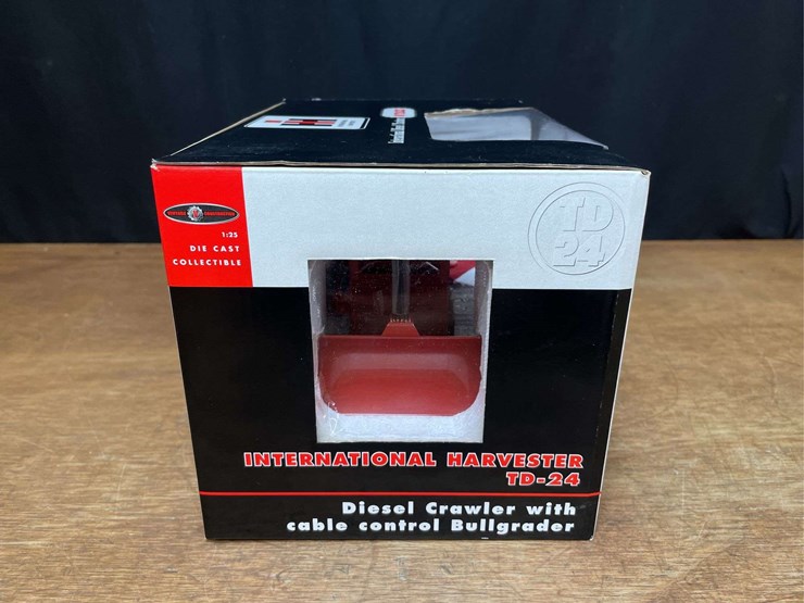1/25-ih-td24-crawler-w/bullgrader-nib-sc-image-6