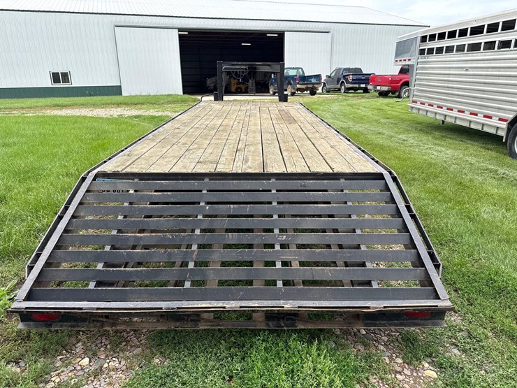 1994-dct-dressen-8ft-x-26ft-gooseneck-flatbed-trailer-image-5