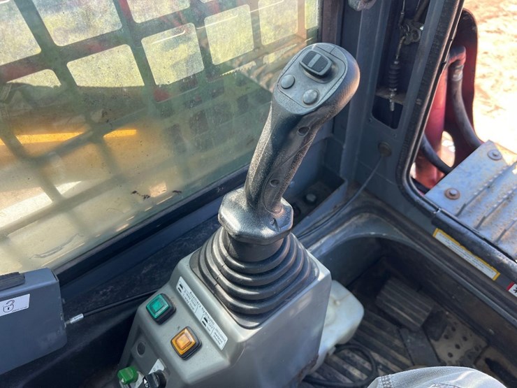 2016-takeuchi-tl8-image-28