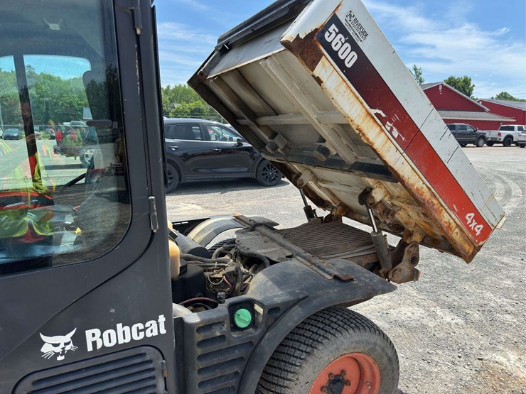 2012-bobcat-5600-side-by-side-4x4-with-hydraulic-dump-and-high-flow-hydraulic-loader-image-29