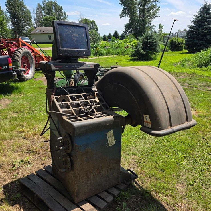Hunter Tire Balancer *Needs New Card, Worked Otherwise, 220V Single Phase