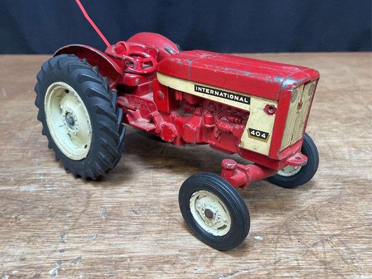 1/16-ih-404-ertl-image-9