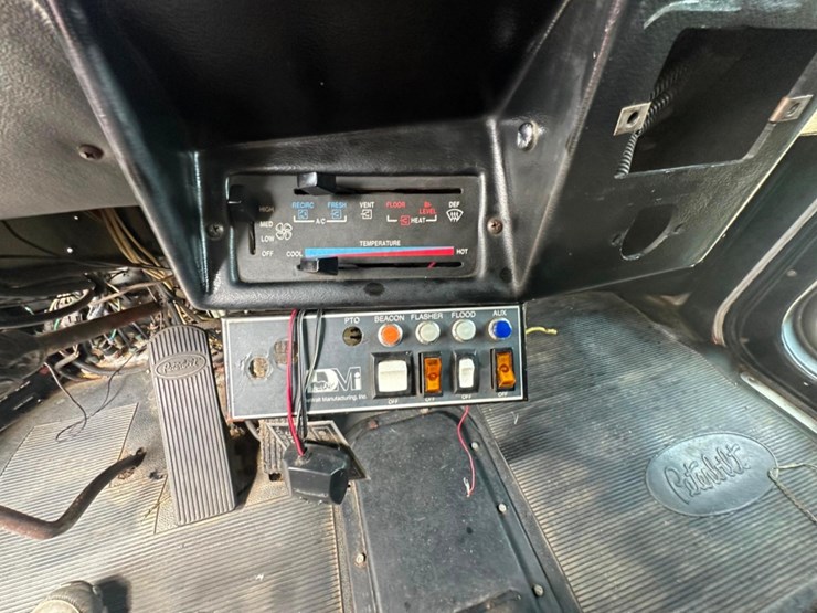 1992-peterbilt-377-image-36