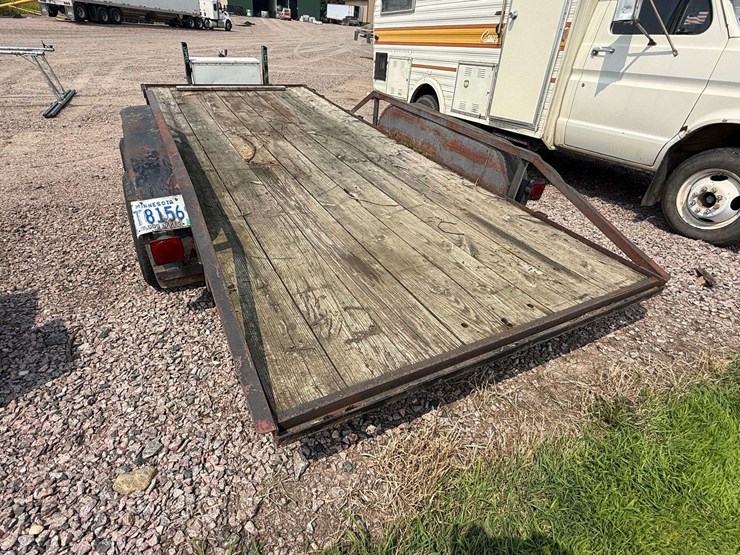 smaller-flatbed-trailer,-76”-x-16’-long,-tandem-axle,-toolbox-in-front,-215/60r15-tires,-*has-title-image-8